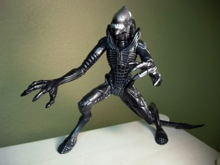 Kenner ALIENS vs. Predator 10-Inch Alien Action Figure