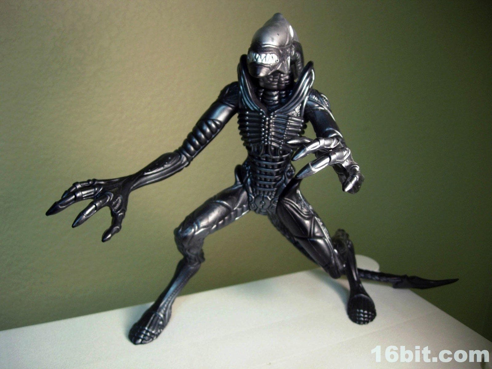 NECA ALIENS vs. PREDATOR 2-PACK THE ULTIMATE BATTLE BETWEEN BEAST & HUNTER!  TRU