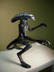 Kenner ALIENS vs. Predator 10-Inch Alien Action Figure