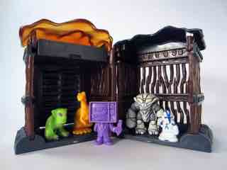 Irwin Toy Predasaurs Cage Set with Trading Figure