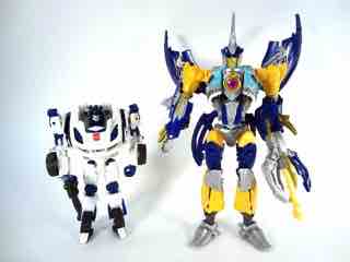 Hasbro Transformers Generations Thrilling 30 Sky-Byte Action Figure