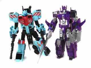 Hasbro Transformers Generations Combiner Wars Cyclonus Action Figure