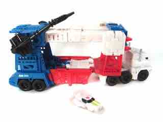 Hasbro Transformers Generations Combiner Wars Ultra Magnus Action Figure