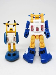 Hasbro Transformers Generations Titans Return Seaspray Action Figure