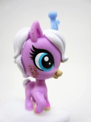 Hasbro Littlest Pet Shop Pets in the City Puttin' on the Glitz #24 Pony Action Figure