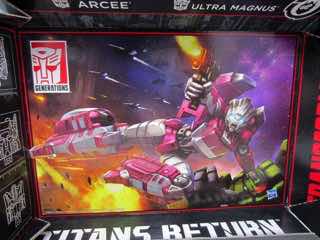 Hasbro Transformers Generations Titans Return Arcee Action Figure