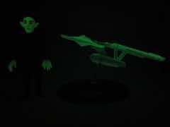 Eaglemoss Collections Movies Star Trek U.S.S. Defiant NCC-1764 Special Glow in the Dark Issue Die-Cast Metal Vehicle