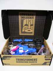 Takara-Tomy Transformers Generations Selects Deluxe Gulf (Skalor) Action Figure