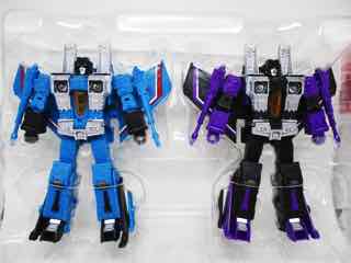 Transformers Generations War for Cybertron Earthrise Voyager Skywarp & Thundercracker Action Figure