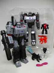 Transformers Generations War for Cybertron Trilogy Megatron with Captive Pinpointer and Captive Lionizer Action Figure