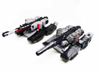 Transformers Generations War for Cybertron Trilogy Megatron with Captive Pinpointer and Captive Lionizer Action Figure