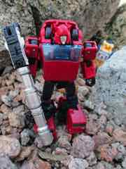 Transformers Generations War for Cybertron Earthrise Deluxe Cliffjumper Action Figure