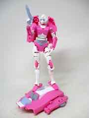 Hasbro Transformers Generations War for Cybertron Earthrise Deluxe Arcee Action Figure