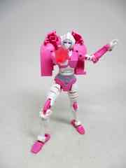 Hasbro Transformers Generations War for Cybertron Earthrise Deluxe Arcee Action Figure