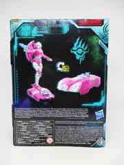 Hasbro Transformers Generations War for Cybertron Earthrise Deluxe Arcee Action Figure