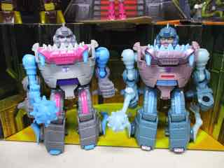 Transformers Generations War for Cybertron Trilogy Pit of Judgement PulseCon Exclusive Set Sharkticon Action Figure