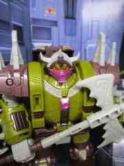 Transformers Generations War for Cybertron Trilogy Pit of Judgement PulseCon Exclusive Set Bailiff Action Figure