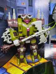 Transformers Generations War for Cybertron Trilogy Pit of Judgement PulseCon Exclusive Set Bailiff Action Figure