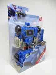 Transformers Authentics Alpha Soundwave Action Figure