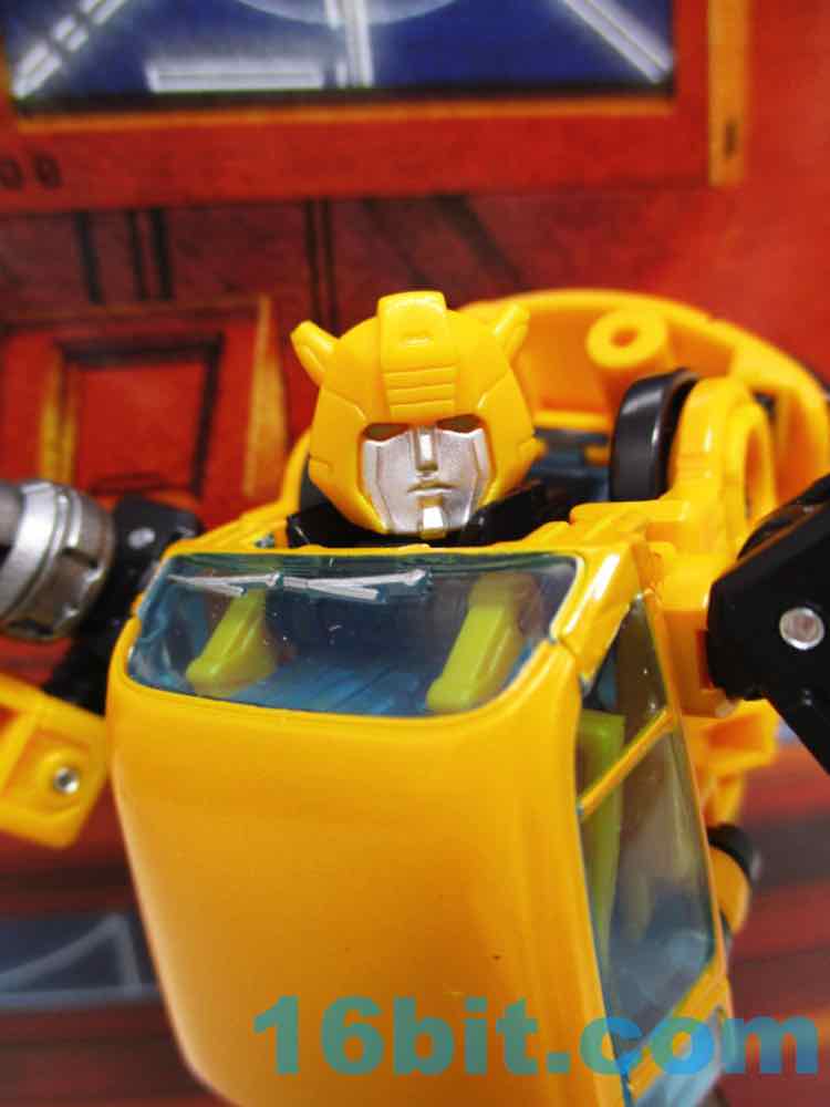 war for cybertron trilogy bumblebee toy