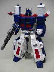 Hasbro Transformers Generations War for Cybertron Kingdom Leader Ultra Magnus Action Figure