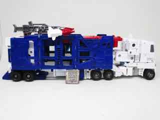 Hasbro Transformers Generations War for Cybertron Kingdom Leader Ultra Magnus Action Figure