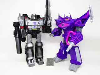 Transformers Authentics Alpha Shockwave Action Figure