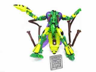 Hasbro Transformers Generations War for Cybertron Kingdom Deluxe Waspinator Action Figure