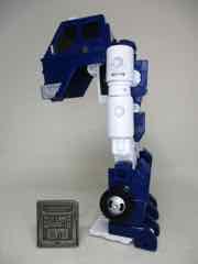 Hasbro Transformers Generations War for Cybertron Kingdom Deluxe Autobot Pipes Action Figure