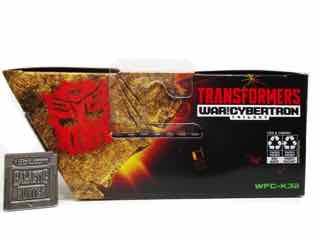 Hasbro Transformers Generations War for Cybertron Kingdom Deluxe Autobot Pipes Action Figure