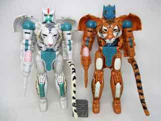 Hasbro Transformers Generations War for Cybertron Kingdom Voyager Tigatron Action Figure