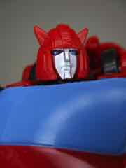 Hasbro Transformers Buzzworthy Bumblebee Studio Series 86 Deluxe Cliffjumper Action Figure