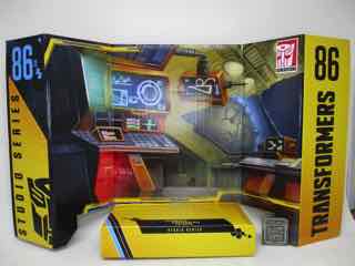 Hasbro Transformers Buzzworthy Bumblebee Studio Series 86 Deluxe Cliffjumper Action Figure