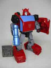 Hasbro Transformers Buzzworthy Bumblebee Studio Series 86 Deluxe Cliffjumper Action Figure