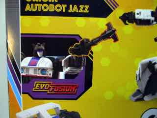 Hasbro Transformers Generations Legacy Evolution Deluxe Buzzworthy Origin Autobot Jazz Action Figure