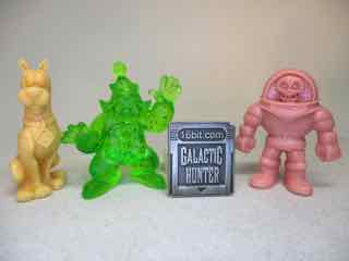 Culture Fly Scooby-Doo Tiny Mights Yellow Scooby, Flesh Space Kook, and Green Ghost Clown Minifigures with Case