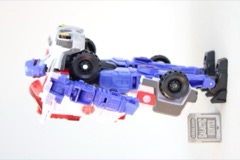 Hasbro Transformers Age of the Primes Voyager Autobot Red Alert
