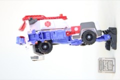 Hasbro Transformers Age of the Primes Voyager Autobot Red Alert