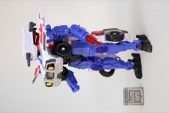 Hasbro Transformers Age of the Primes Voyager Autobot Red Alert