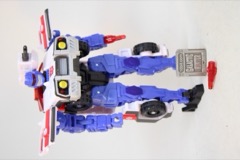 Hasbro Transformers Age of the Primes Voyager Autobot Red Alert