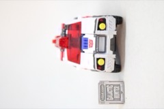 Hasbro Transformers Age of the Primes Voyager Autobot Red Alert