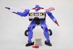 Hasbro Transformers Age of the Primes Voyager Autobot Red Alert