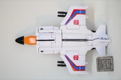 Hasbro Transformers Age of the Primes Deluxe Aerialbot Slingshot