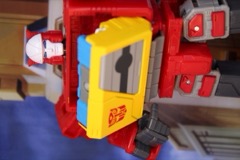 Hasbro Transformers Studio Series 86 Voyager Autobot Blaster & Eject Action Figure