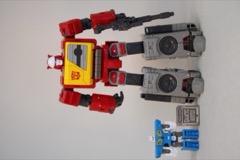 Hasbro Transformers Studio Series 86 Voyager Autobot Blaster & Eject Action Figure