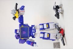 Hasbro Transformers Studio Series 86 Soundwave with Buzzsaw, Laserbeak, and Ravage