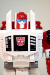 Hasbro Transformers Age of the Primes Deluxe Swerve