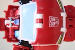 Hasbro Transformers Age of the Primes Deluxe Autobot Ratchet