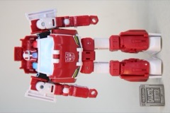 Hasbro Transformers Age of the Primes Deluxe Autobot Ratchet