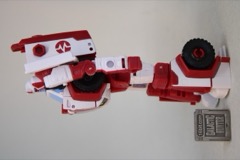 Hasbro Transformers Age of the Primes Deluxe Autobot Ratchet